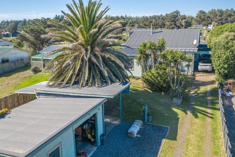 Photo of property in 22 Kent Avenue, Waitarere Beach, Levin, 5510