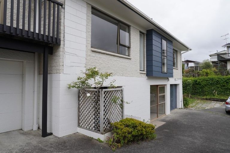 Photo of property in 2/27 Knightsbridge Drive, Forrest Hill, Auckland, 0620