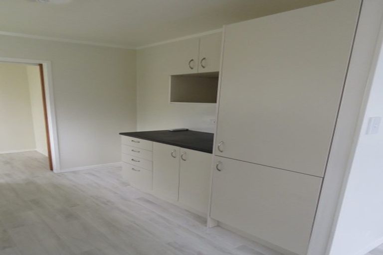 Photo of property in 2/95b Captain Scott Road, Glen Eden, Auckland, 0602