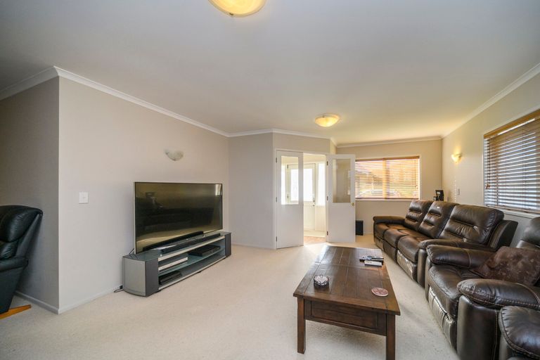 Property details for 93 Parnell Heights, Kelvin Grove, Palmerston North