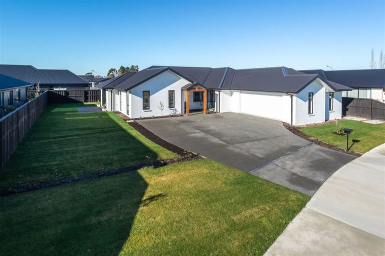 Photo of property in 9 Angus Place, Rangiora, 7400