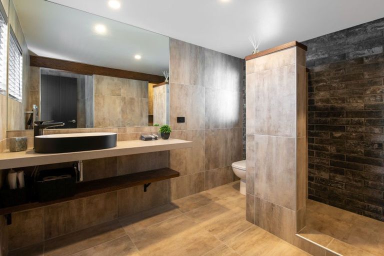 Photo of property in 25 Willow Avenue, Hannahs Bay, Rotorua, 3010