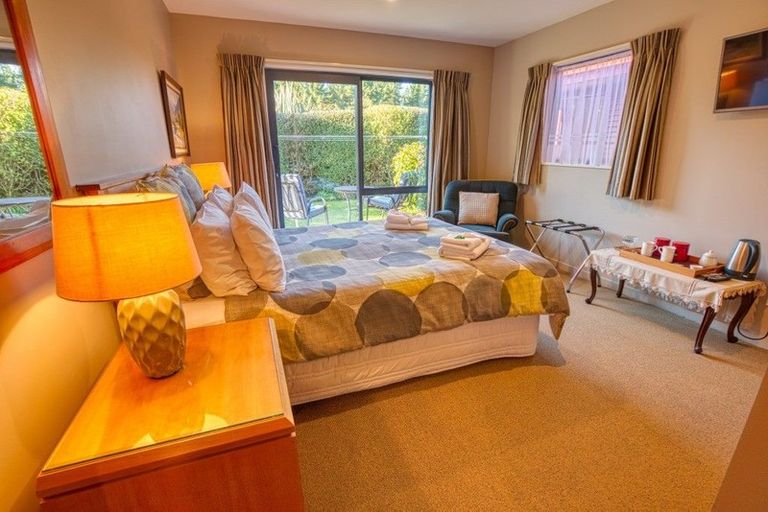 Photo of property in 165 Cashmere Bay Road, Moana, 7875