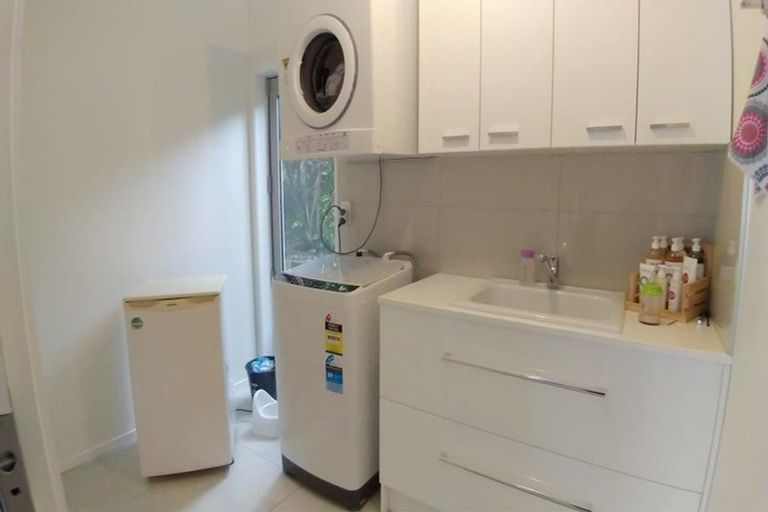 Photo of property in 1/12 Speedy Crescent, Hillcrest, Auckland, 0627