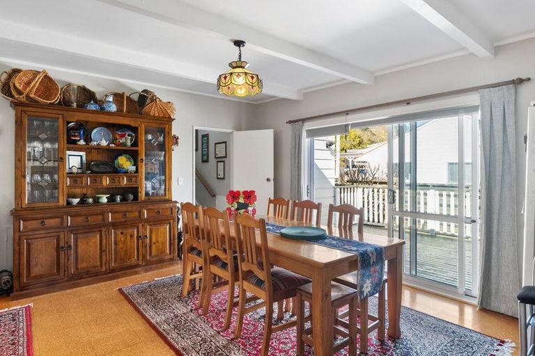 Photo of property in 28 Kakariki Grove, Waikanae, 5036