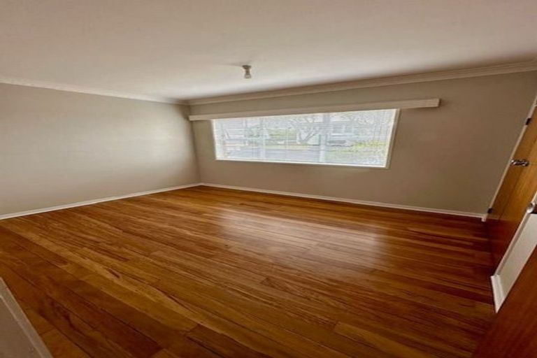 Photo of property in 1/33 Castor Bay Road, Castor Bay, Auckland, 0620