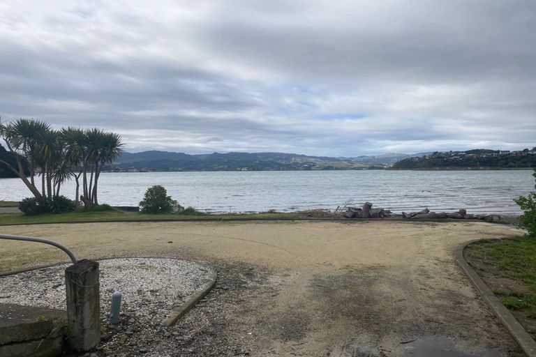 Photo of property in 4 Seaview Road, Paremata, Porirua, 5024