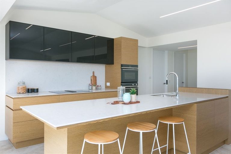 Photo of property in 16 Hine Street, New Plymouth, 4310