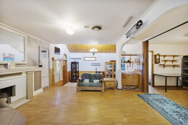 Photo of property in 6 Edwards Avenue, Henderson, Auckland, 0610