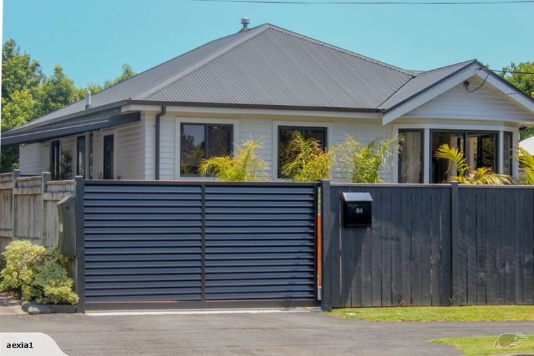 Photo of property in 84 Brooklands Road, Brooklands, New Plymouth, 4310
