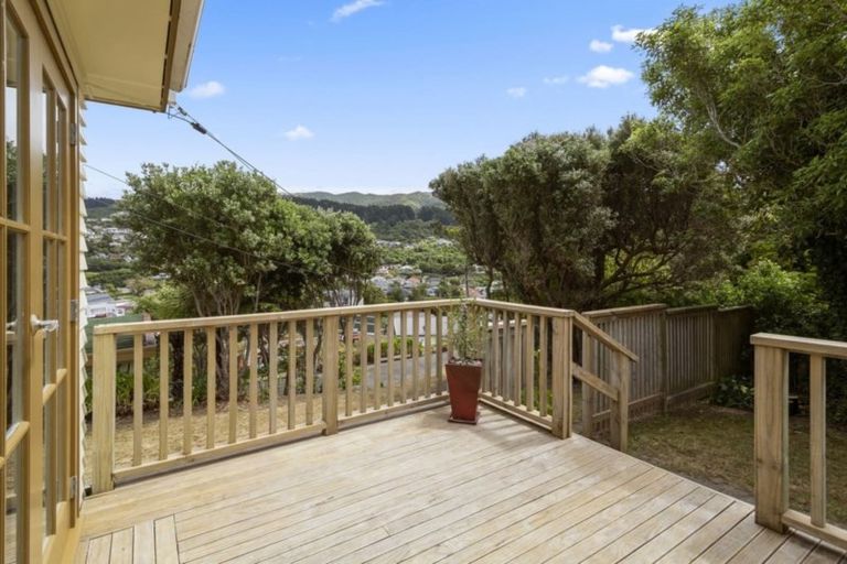 Photo of property in 10 Handyside Street, Tawa, Wellington, 5028