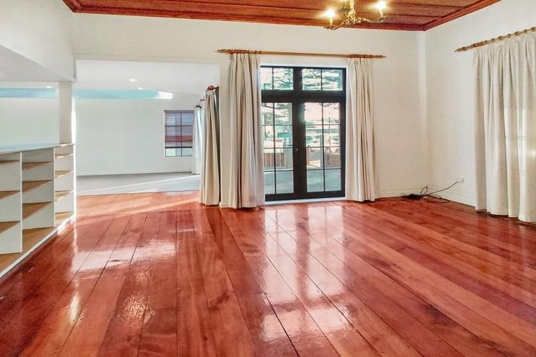 Photo of property in 531 Marine Parade, Napier South, Napier, 4110