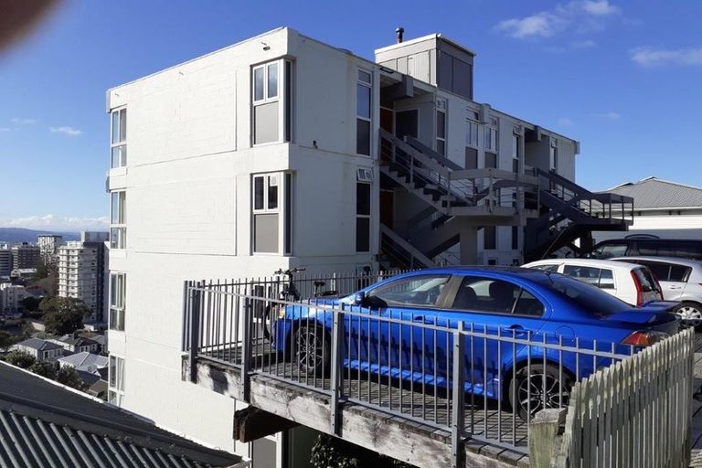 Photo of property in Fairmont Flats, 5a/20 Maarama Crescent, Aro Valley, Wellington, 6021