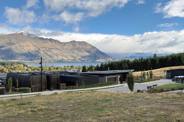 Photo of property in 16 Akitu Rise, Wanaka, 9305