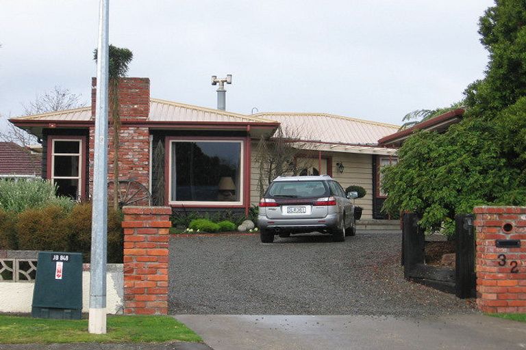 Photo of property in 32 Saint Albans Avenue, Hokowhitu, Palmerston North, 4410