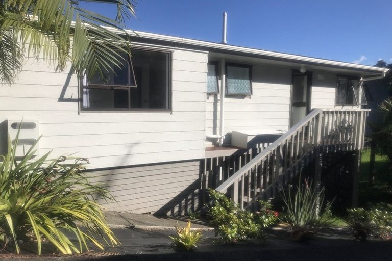 Photo of property in 17 Poplar Road, Stanmore Bay, Whangaparaoa, 0932