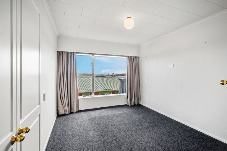Photo of property in 75 Belt Road, New Plymouth, 4310
