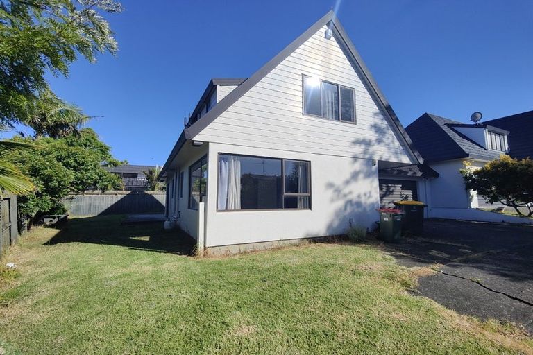 Photo of property in 1/5 Cambric Place, Botany Downs, Auckland, 2010