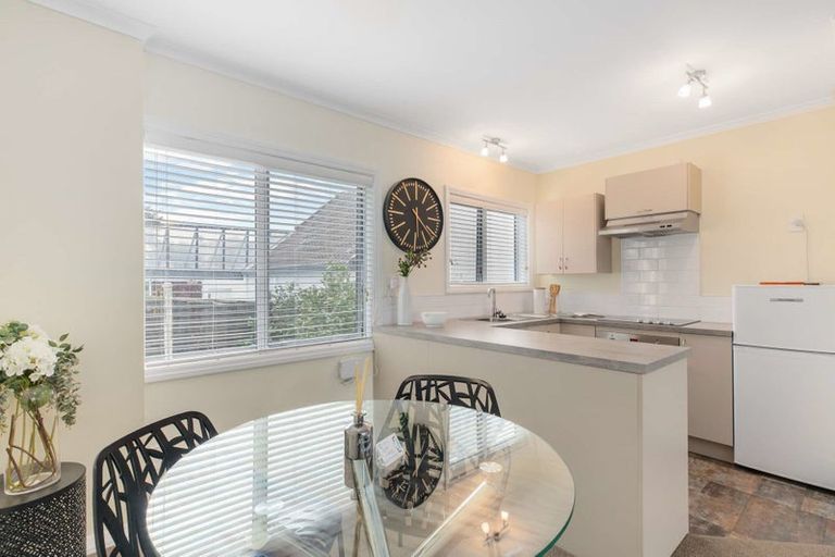 Photo of property in 11/72 Kitchener Road, Milford, Auckland, 0620