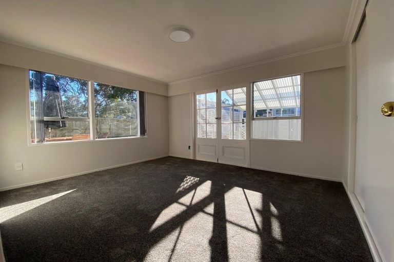 Photo of property in 92 Ravenwood Drive, Forrest Hill, Auckland, 0620