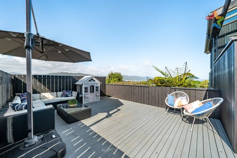 Photo of property in 24 Magnolia Grove, Maungaraki, Lower Hutt, 5010
