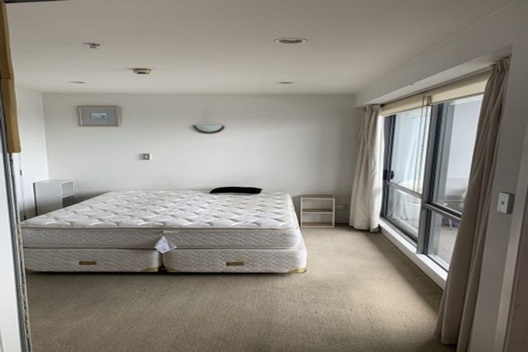 Photo of property in Alpha Apartments, 702/17 Vogel Lane, Auckland Central, Auckland, 1010
