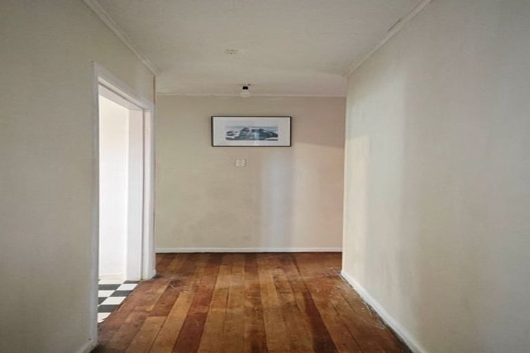 Photo of property in 18 Saint Leonards Road, Kelston, Auckland, 0602