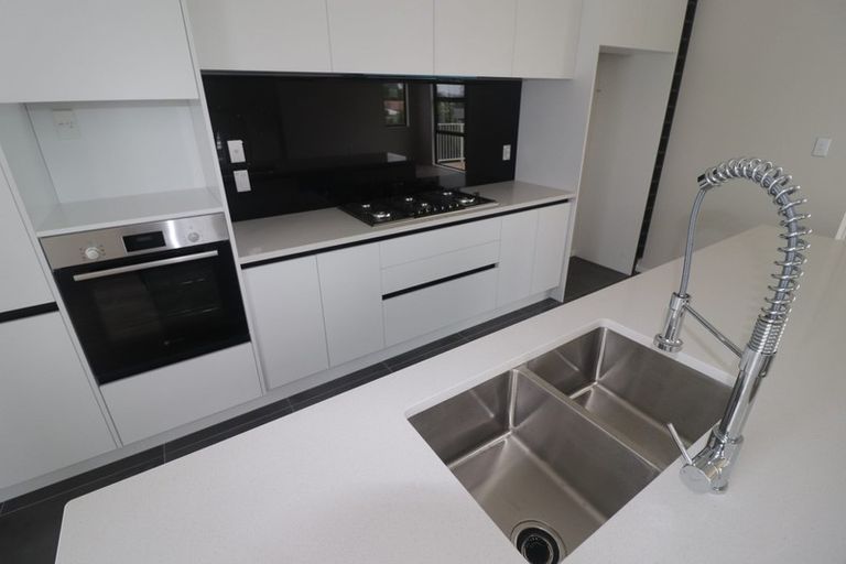 Photo of property in 2 Nephrite Lane, Henderson, Auckland, 0610