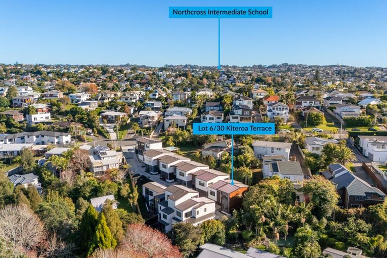 Photo of property in 6/30 Kiteroa Terrace, Rothesay Bay, Auckland, 0630