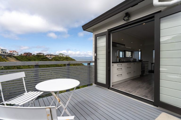 Photo of property in 7 Forbes Lane, Newlands, Wellington, 6037