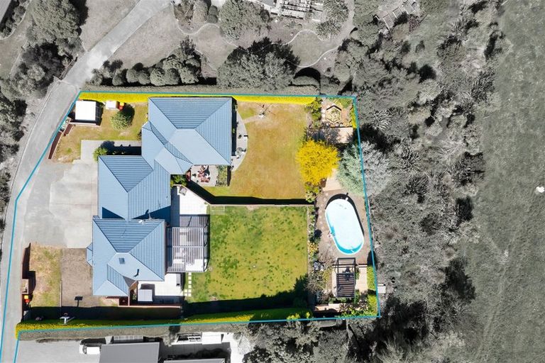 Photo of property in 66 Queens Avenue, Waikuku Beach, 7402