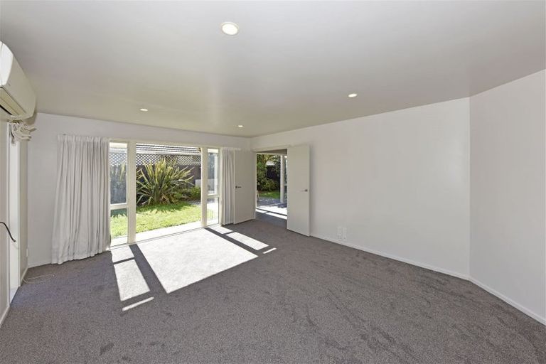 Photo of property in 19a Beatrice Place, Avonhead, Christchurch, 8042