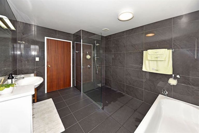 Photo of property in 11 Dalrye Place, Ilam, Christchurch, 8041