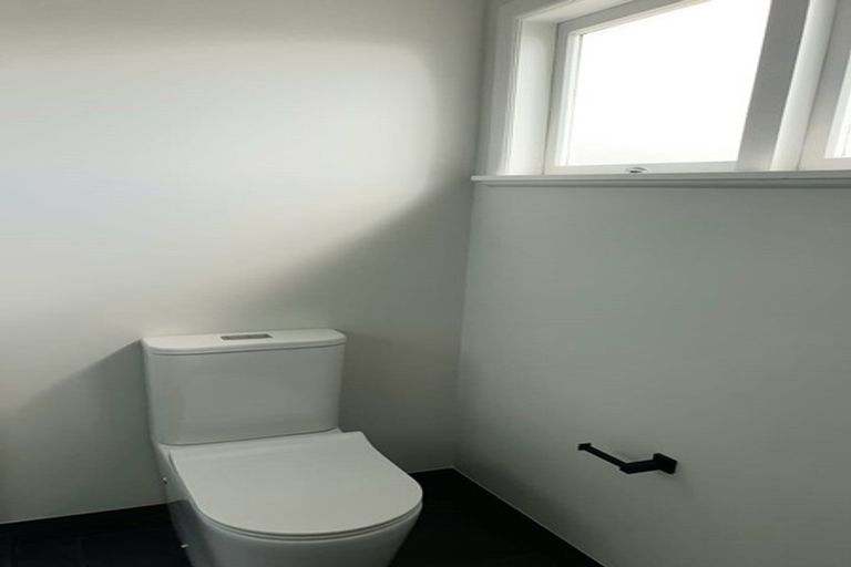 Photo of property in 1/21 Tiri Tiri Road, Birkdale, Auckland, 0626