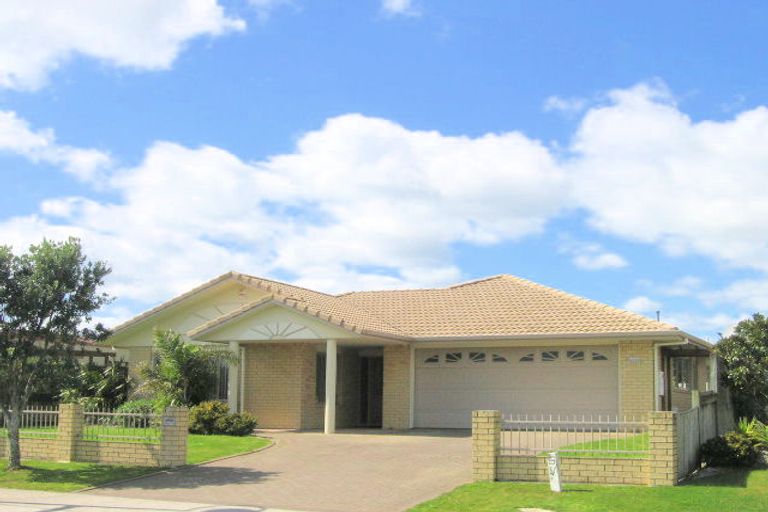 Photo of property in 35 Denny Hulme Drive, Mount Maunganui, 3116