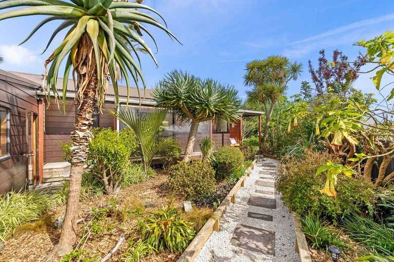 Photo of property in 13 Ferry Road, Waipu, 0510