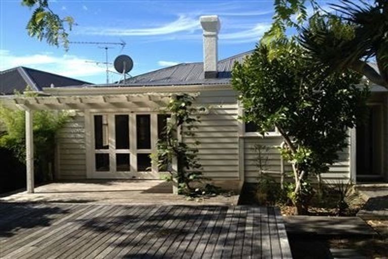 Photo of property in 5 Rutland Road, Stanley Point, Auckland, 0624