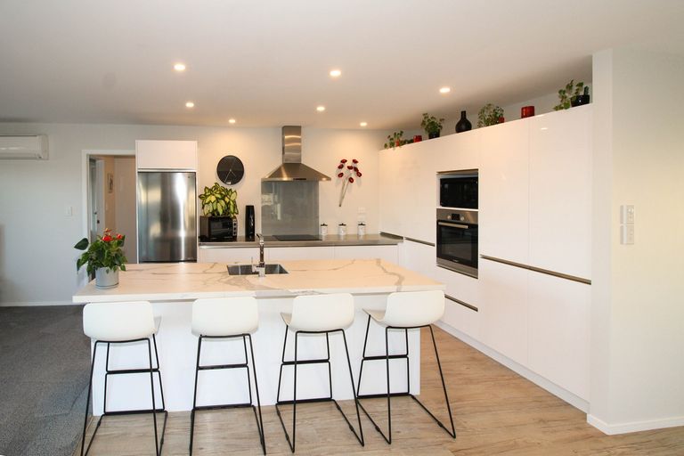 Photo of property in 28 Feist Street, Carterton, 5713