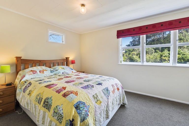 Photo of property in 28 Tannadyce Street, Strathmore Park, Wellington, 6022