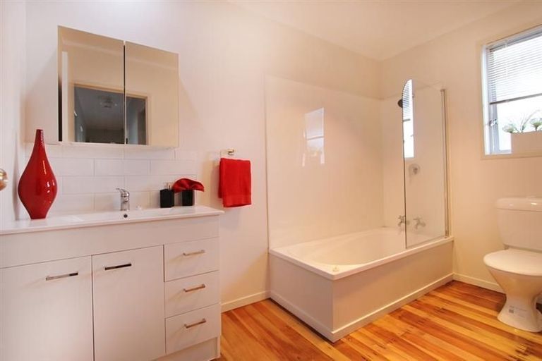 Photo of property in 2 Ranger Place, Wattle Downs, Auckland, 2103