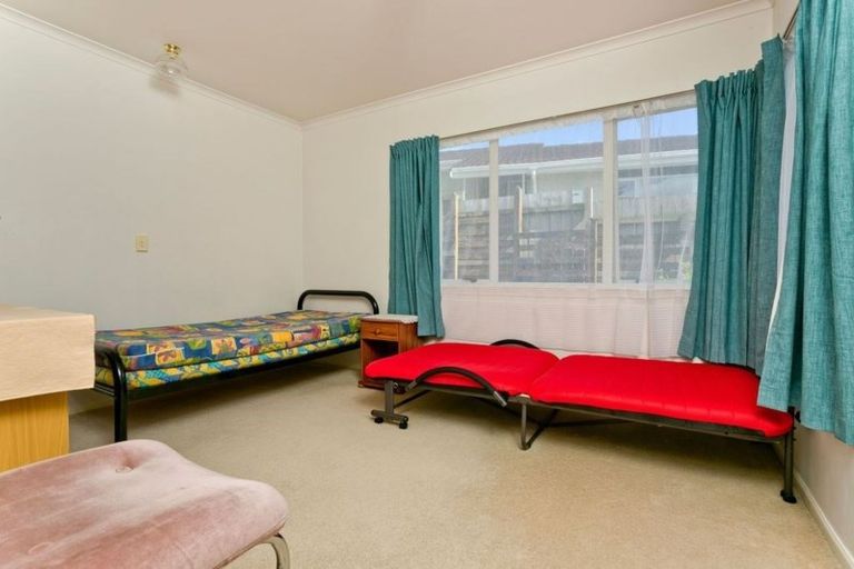Photo of property in 2/80 Bentley Avenue, Glenfield, Auckland, 0629