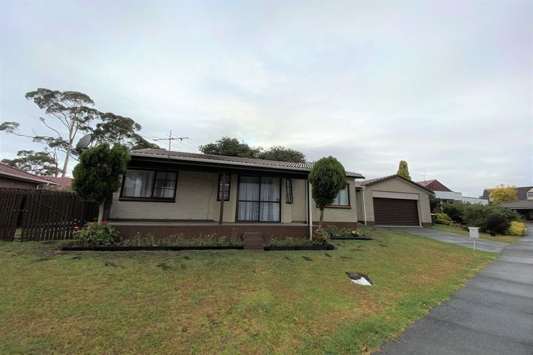 Photo of property in 18 Bosnyak Drive, Te Atatu South, Auckland, 0610