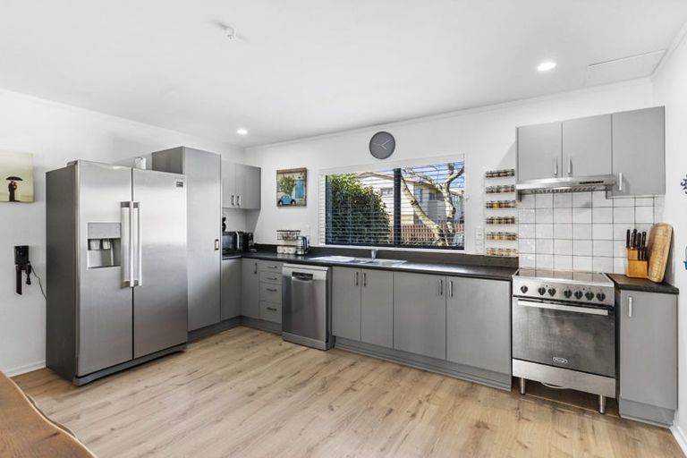 Photo of property in 4 Kora Avenue, Ranui, Auckland, 0612