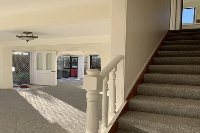 Photo of property in 2/14 Galloway Crescent, Farm Cove, Auckland, 2012