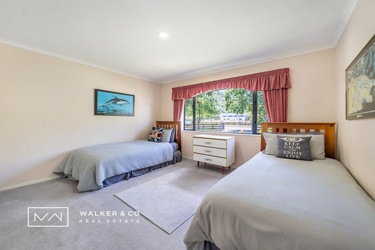 Photo of property in 15 Malcolm Gillies Grove, Totara Park, Upper Hutt, 5018