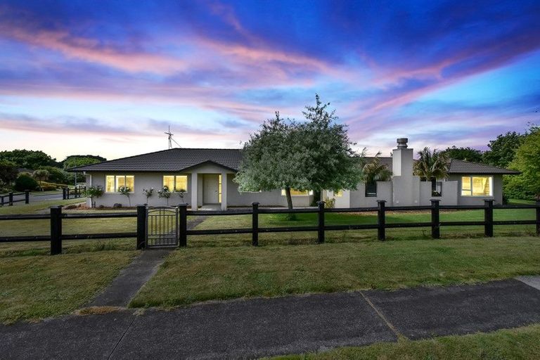 Photo of property in 1 Frank Knight Place, Waiuku, 2123