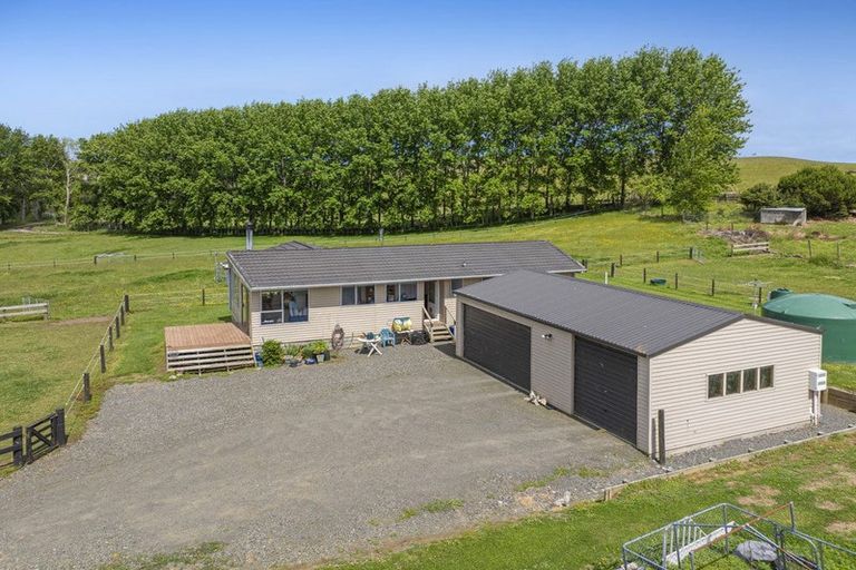 Photo of property in 47 Crosland Road, South Head, Helensville, 0874