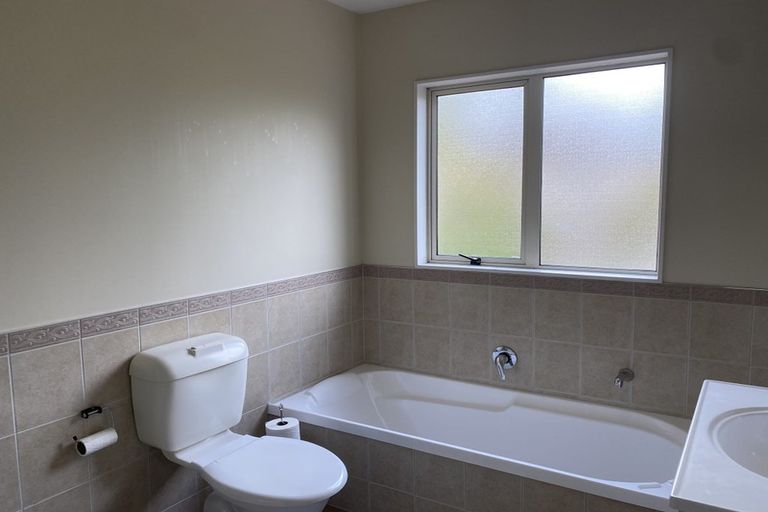 Photo of property in 22 Maypark Crescent, Flat Bush, Auckland, 2016