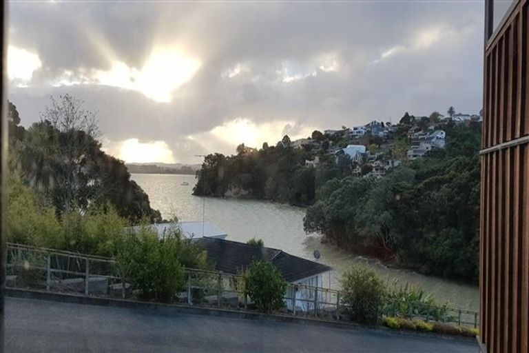 Photo of property in 103 Island Bay Road, Beach Haven, Auckland, 0626