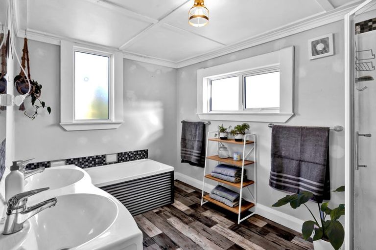 Photo of property in 37 Dixon Avenue, Hawera, 4610